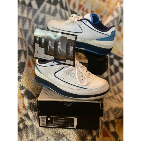 Athletic_Shoes